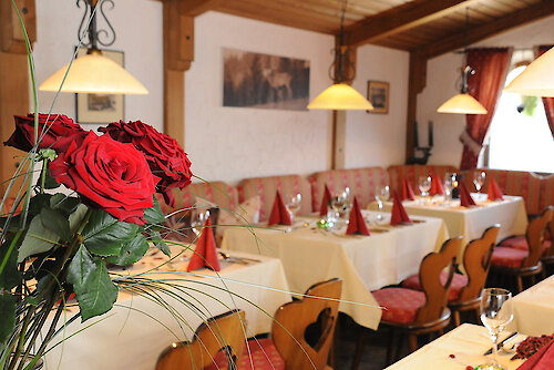Bayerisches Restaurant mit Kaminzimmer im Hotel
